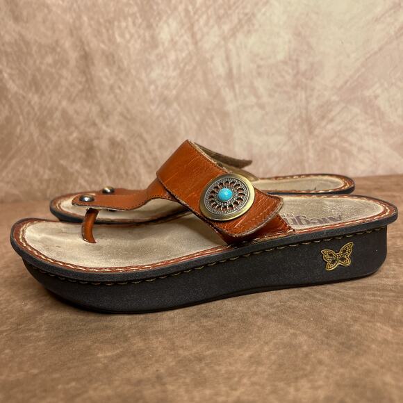 Alegria by PGLite Lug Sole Platform Sandal Brown Leather Slip On Medallion Stone - Picture 4 of 12